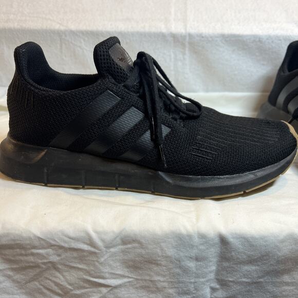 Adidas Swift Run Black Gum Running Training, size 10.5 main image 4